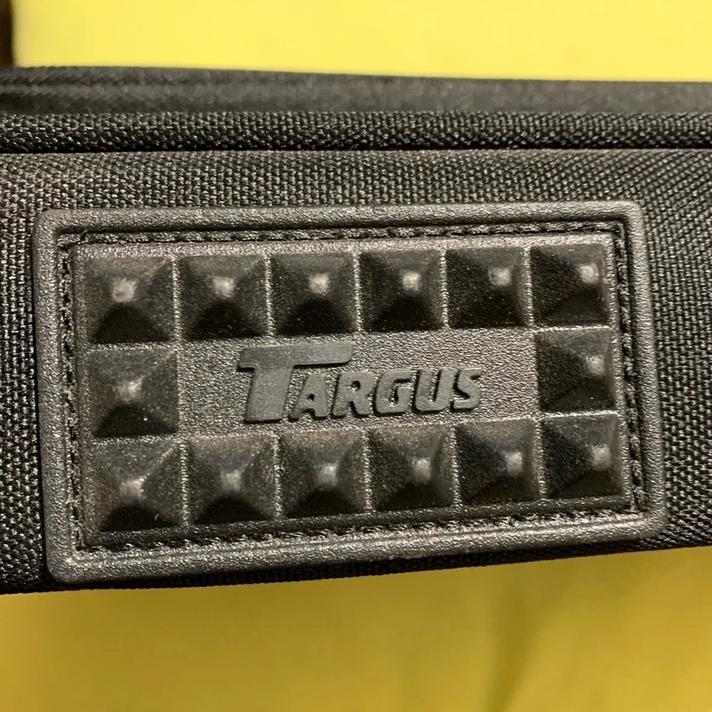 Targus • Black Classic Briefcase Messenger Carry Case Laptop Bag